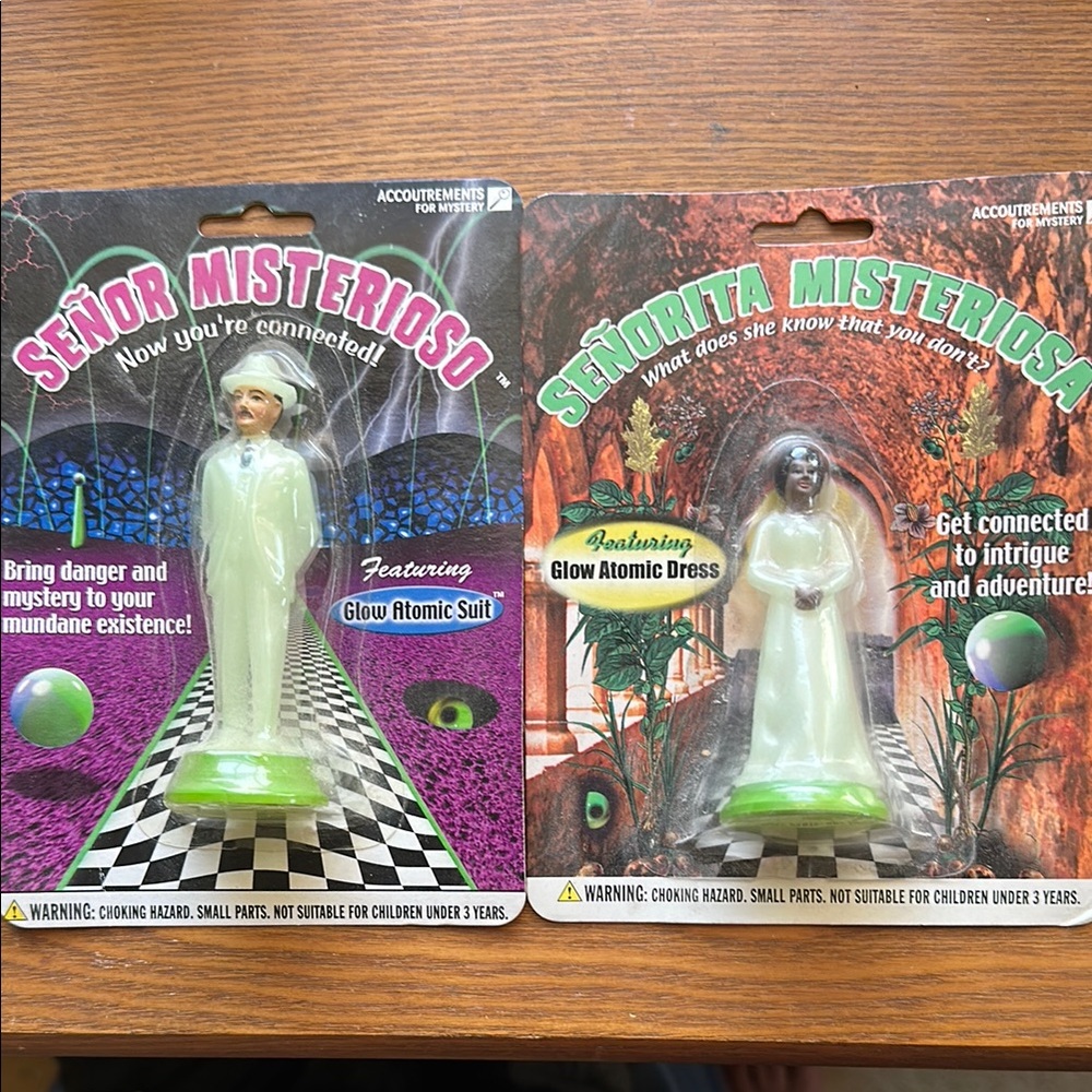 Señor and Señorita Misterioso Glow Figures